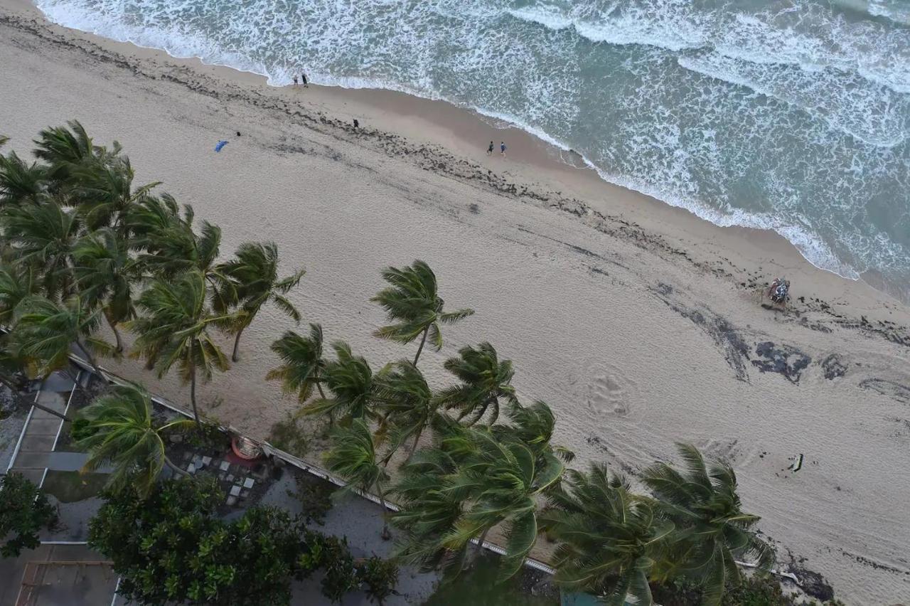 Kasa Ocean Breeze Beachfront Condo Pool San Juan Bagian luar foto
